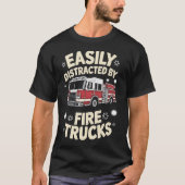 Easily Distracted By Fire Trucks Funny Firefighter Tシャツ (正面)