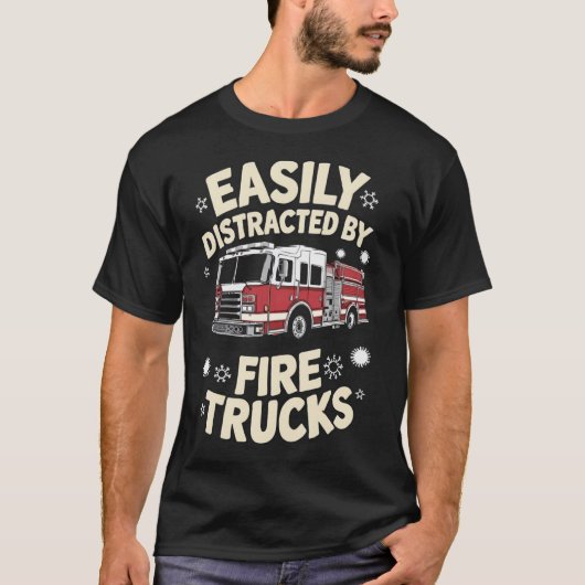 Easily Distracted By Fire Trucks Funny Firefighter Tシャツ (正面)