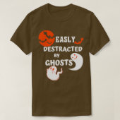 Easily Distracted By Ghosts Funny Ghost Hunting Tシャツ (デザイン正面)