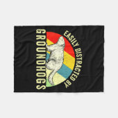 Easily Distracted By Groundhogs Funny Groundhog Lo フリースブランケット (正面(横))