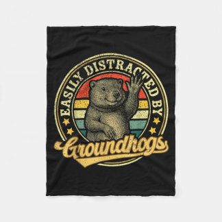 Easily Distracted By Groundhogs Funny Retro Animal フリースブランケット