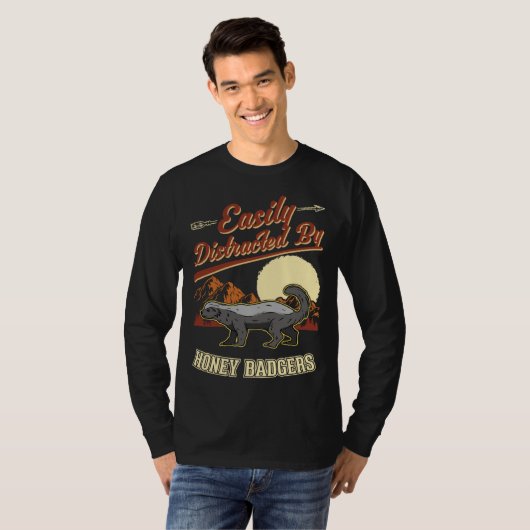 Easily distracted by Honey Badgers Tシャツ (正面フル)