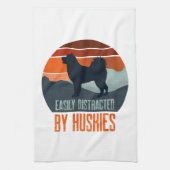 Easily Distracted By Huskies Dog Walking キッチンタオル (縦)