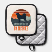 Easily Distracted By Huskies Dog Walking 鍋敷き (正面/裏面)