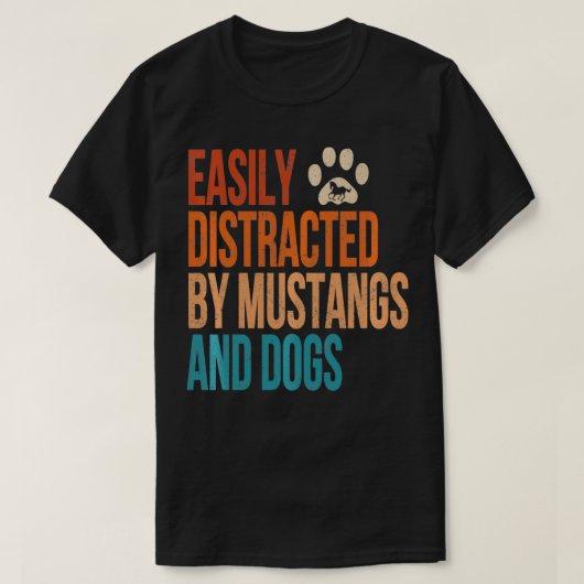 Easily Distracted by Mustangs and Dogs Funny Vinta Tシャツ (デザイン正面)