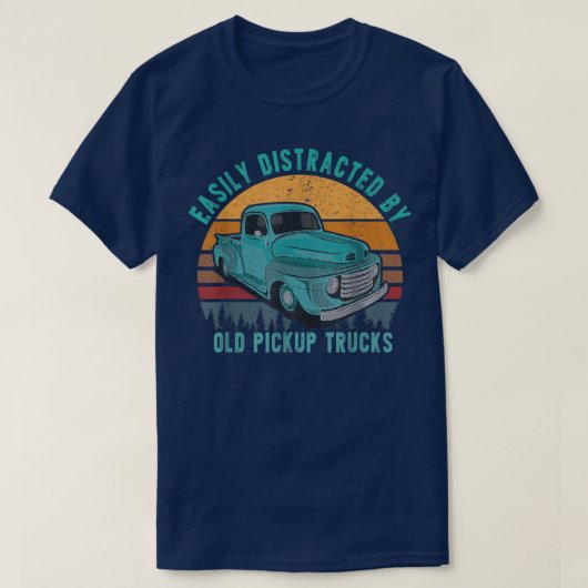 Easily Distracted By Old Pickup Square Body Trucks Tシャツ (デザイン正面)