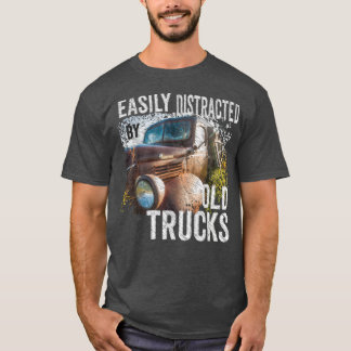 Easily Distracted By Old Pickup Trucks Classic Car Tシャツ