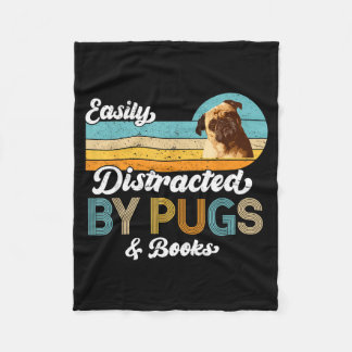 Easily Distracted By Pugs &amp; Books Dog Pets Lov フリースブランケット