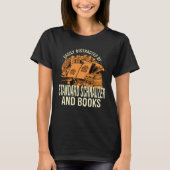 Easily Distracted By Schnauzer And Books Tシャツ (正面)