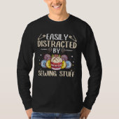 Easily Distracted By Sewing Stuff Seamstress Quilt Tシャツ (正面)