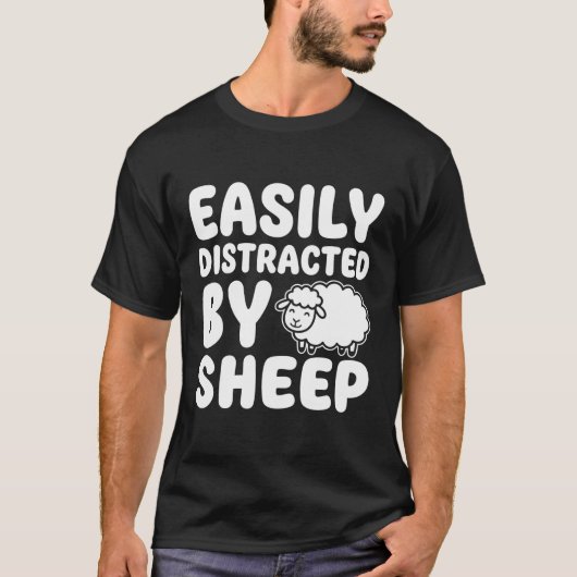 Easily Distracted By Sheep, Funny Sheep Lover Farm Tシャツ (正面)