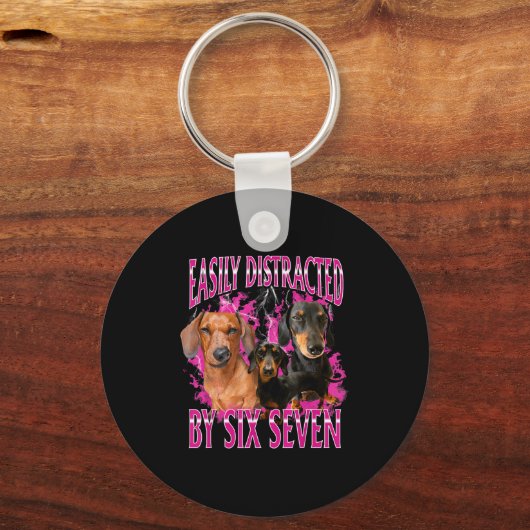 Easily Distracted By Six Seven 67 Meme Dachshund W キーホルダー (正面)
