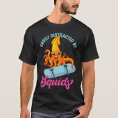 Easily Distracted By Squids Sea Squid Tentacles Tシャツ (正面)