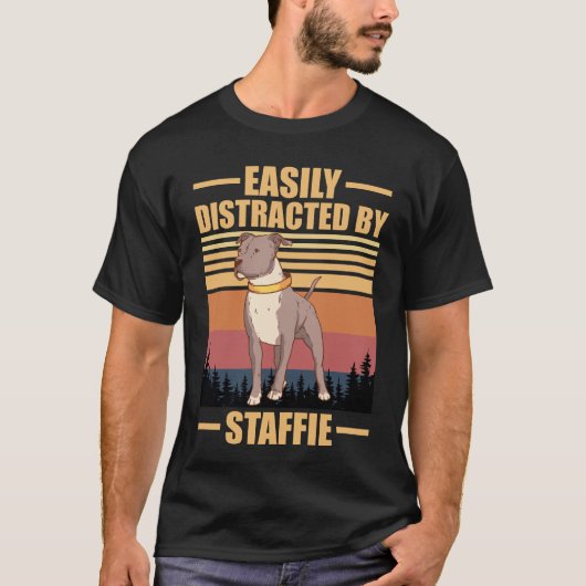 Easily Distracted By staffie Dog Lover Tシャツ (正面)