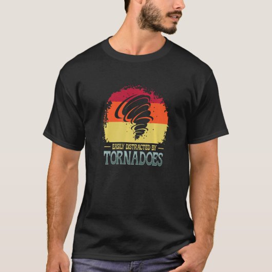 Easily Distracted By Tornadoes Meteorology Weather Tシャツ (正面)