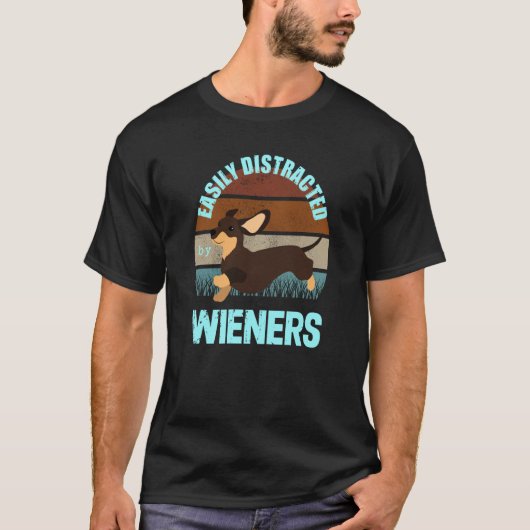 Easily Distracted By Wieners Doxie Mom Dachshund M Tシャツ (正面)