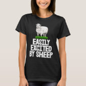 Easily Excited By White Sheep Furry Sheep Men Tシャツ (正面)