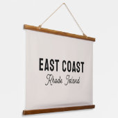 East Coast Decor Custom City Name State Sign 吊り下げ型タペストリー (傾斜あり)
