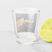 Eastbourne Cliffs in East Sussex England Keepsake ショットグラス (裏面)