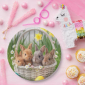 Easter Bunnies in a Wicker Basket ペーパープレート (パーティー)