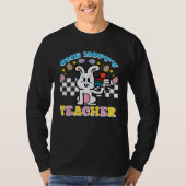 Easter Bunny One Hoppy Teacher Retro Rabbit Groovy Tシャツ (正面)