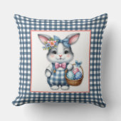 Easter Bunny with Basket of Eggs on Blue Gingham クッション (正面)