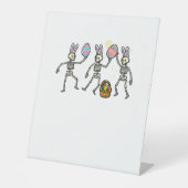 Easter Skeletons Dancing Eggs Funny Bones Men Wome 台座サイン (正面)