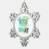 Eat Drink And Be Scary Halloween Light スノーフレークピューターオーナメント (右)
