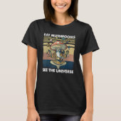 eat mushrooms see the universe tシャツ (正面)