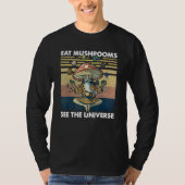 eat mushrooms see the universe tシャツ (正面)
