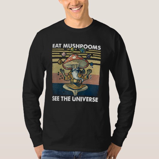 eat mushrooms see the universe tシャツ (正面)