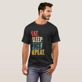 Eat Sleep パグ Repeat - レトロ ヴィンテージ パグ Tシャツ (正面フル)
