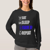 Eat Sleep Farm XP Repeat funny gaming meme Tシャツ (正面)
