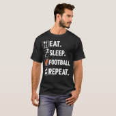 Eat Sleep Football Repeat おもしろ サッカー選手 Tシャツ (正面フル)