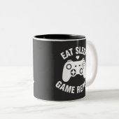 Eat Sleep Game Repeat - 面白いゲーマーの引用デザイン ツートーンマグカップ (正面右)