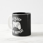 Eat Sleep Game Repeat - 面白いゲーマーの引用デザイン ツートーンマグカップ (正面左)