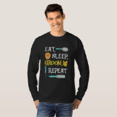 Eat Sleep Groom Repeat  Dog Grooming Tシャツ (正面フル)