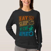 Eat Sleep Hit Stuff Repeat Retro Blacksmith Anvil  Tシャツ (正面)