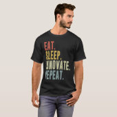 Eat Sleep Innovate Repeat Funny Innovation Invento Tシャツ (正面フル)