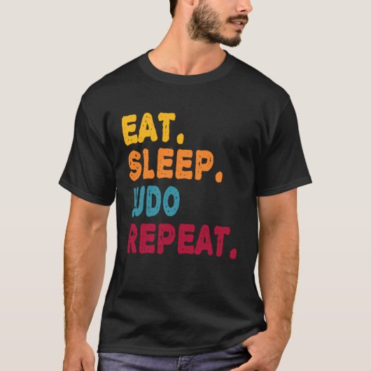Eat Sleep Judo Repeat  Boys Men Women Sports Playe Tシャツ (正面)