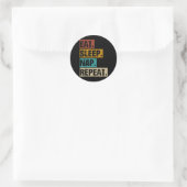 Eat Sleep Nap Repeat - レトロ ヴィンテージ 昼寝 ラウンドシール (バッグ)