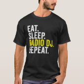 Eat Sleep Radio DJ Repeat Disc Jockey Tシャツ (正面)
