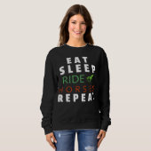 Eat Sleep Ride Horses Repeat horseback riding gift スウェットシャツ (正面フル)