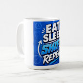 Eat Sleep Shift Repeat – 激務ハッスル コーヒーマグカップ (正面左)