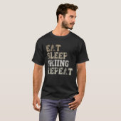 Eat Sleep Skiing Repeat Apres Ski Saying Outfit Sk Tシャツ (正面フル)