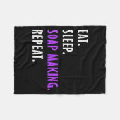 Eat Sleep Soap Making Repeat - Crafters Soapmaking フリースブランケット (正面(横))