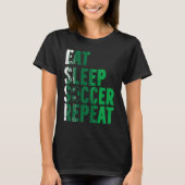 Eat Sleep Soccer Repea Soccer Player Tシャツ (正面)