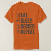 Eat Sleep Soccer RepeatFunny Soccer Player Gift  Tシャツ (デザイン正面)