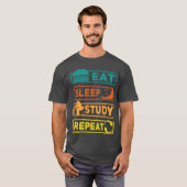 Eat Sleep Study Repeat ギフト Tシャツ (正面フル)