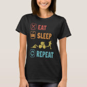 Eat Sleep Swim Ride Run Repeat Triathlete Training Tシャツ (正面)